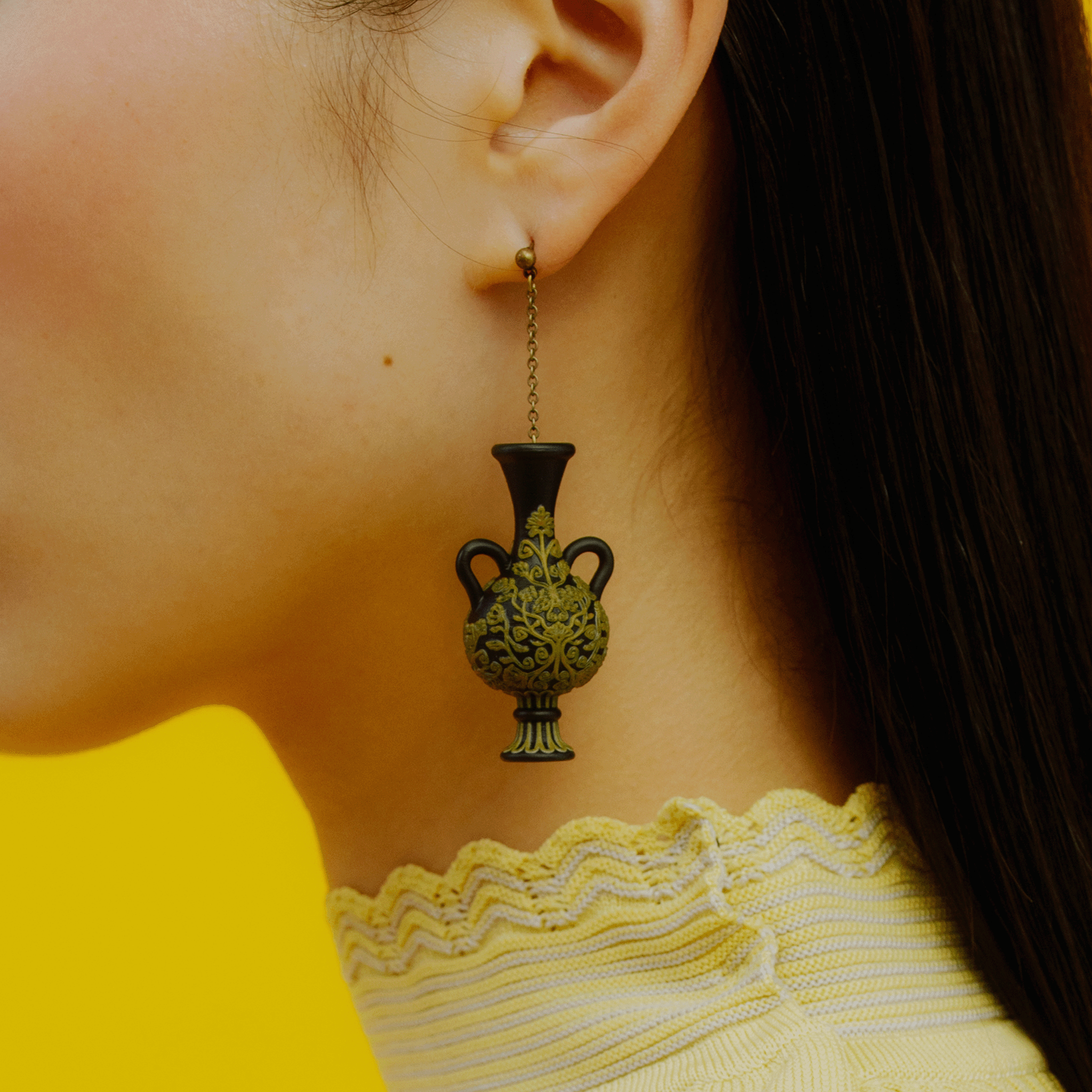 KIKU flower vase single earring Black