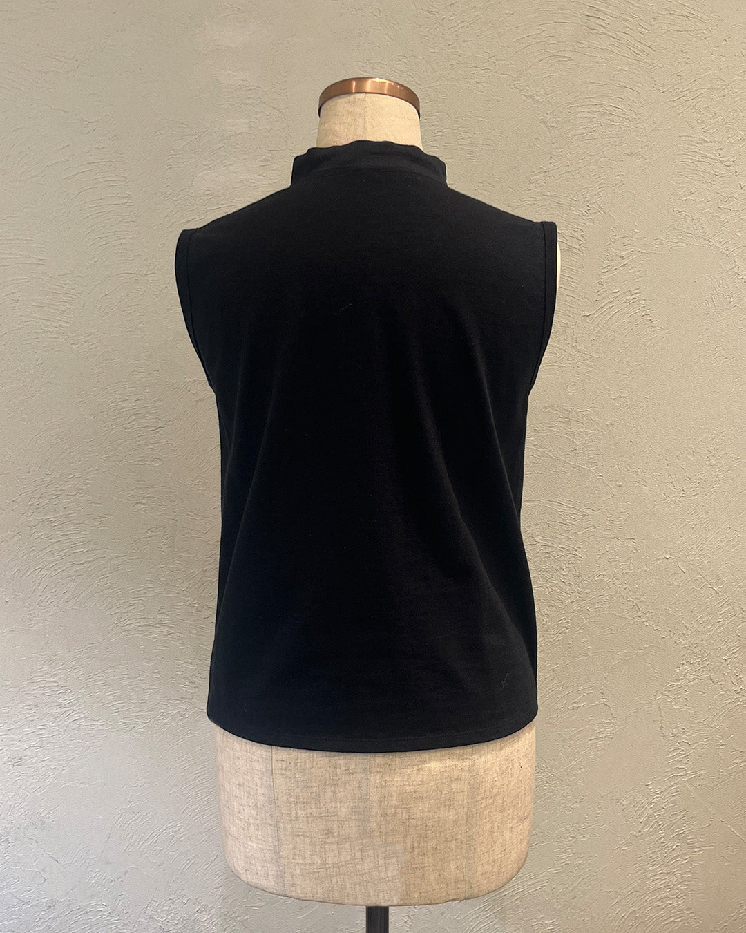1992 embroidery scarf tank top Black