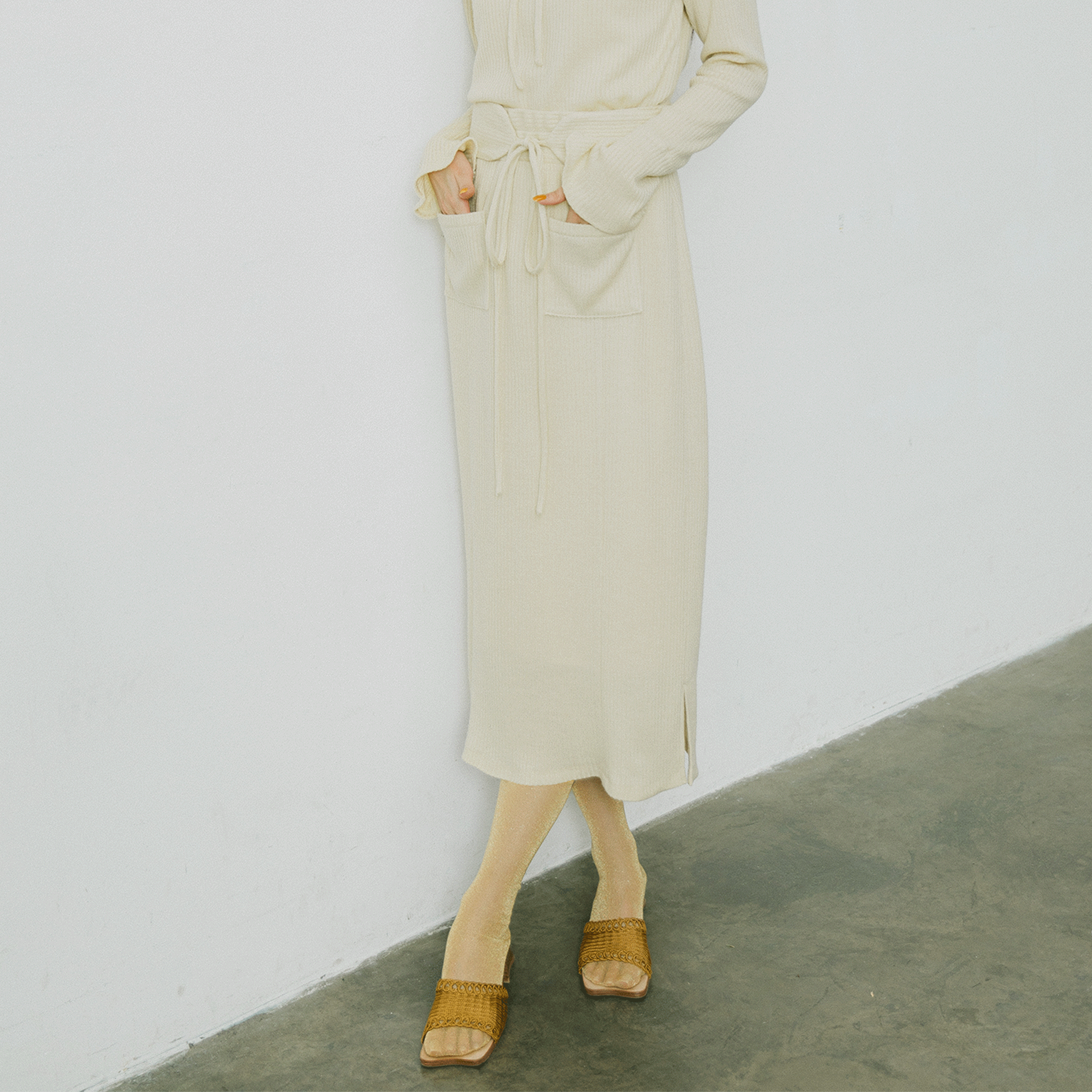Waist belt ruched knit skirt