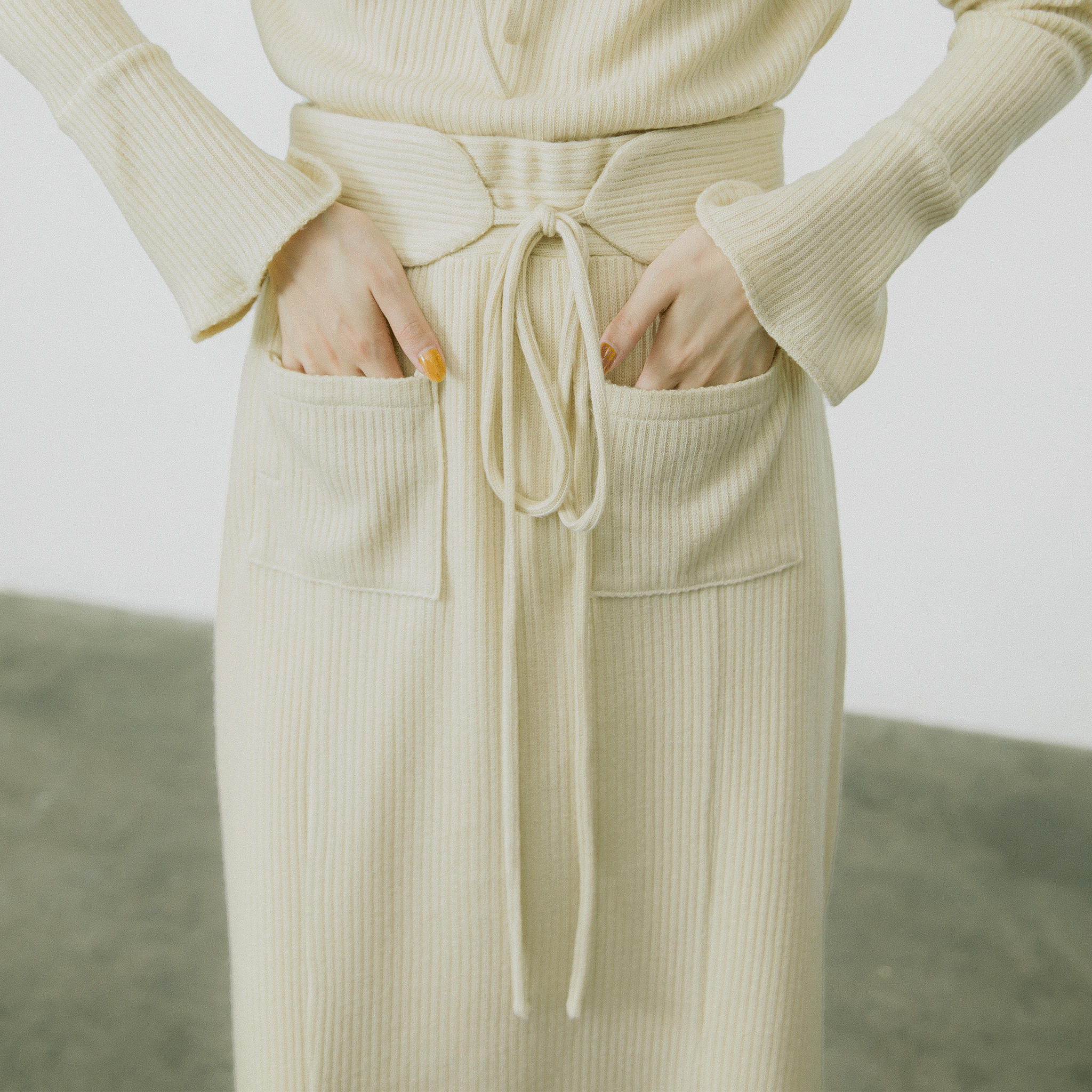 Waist belt ruched knit skirt