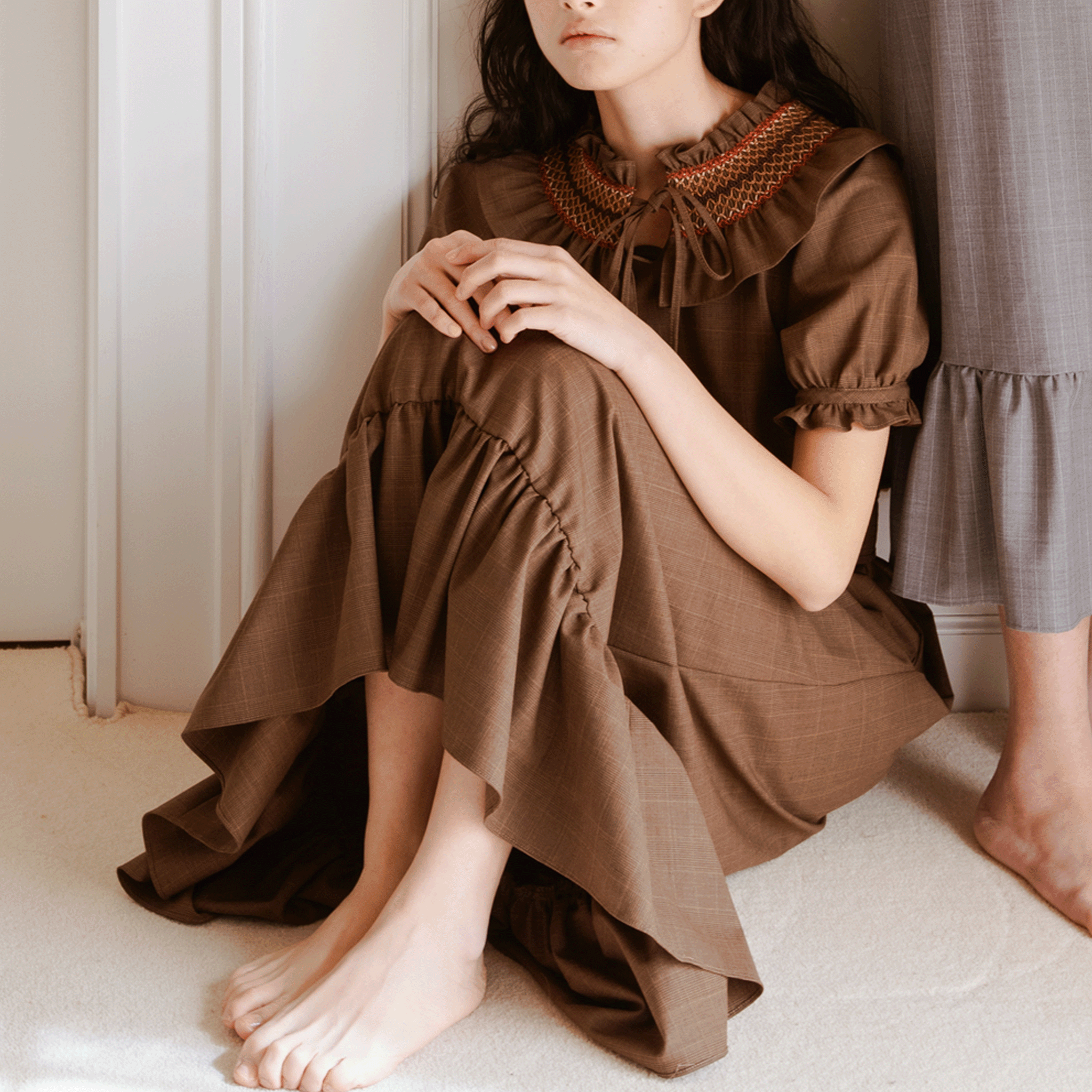 Wrinkle free smocking long dress Brown