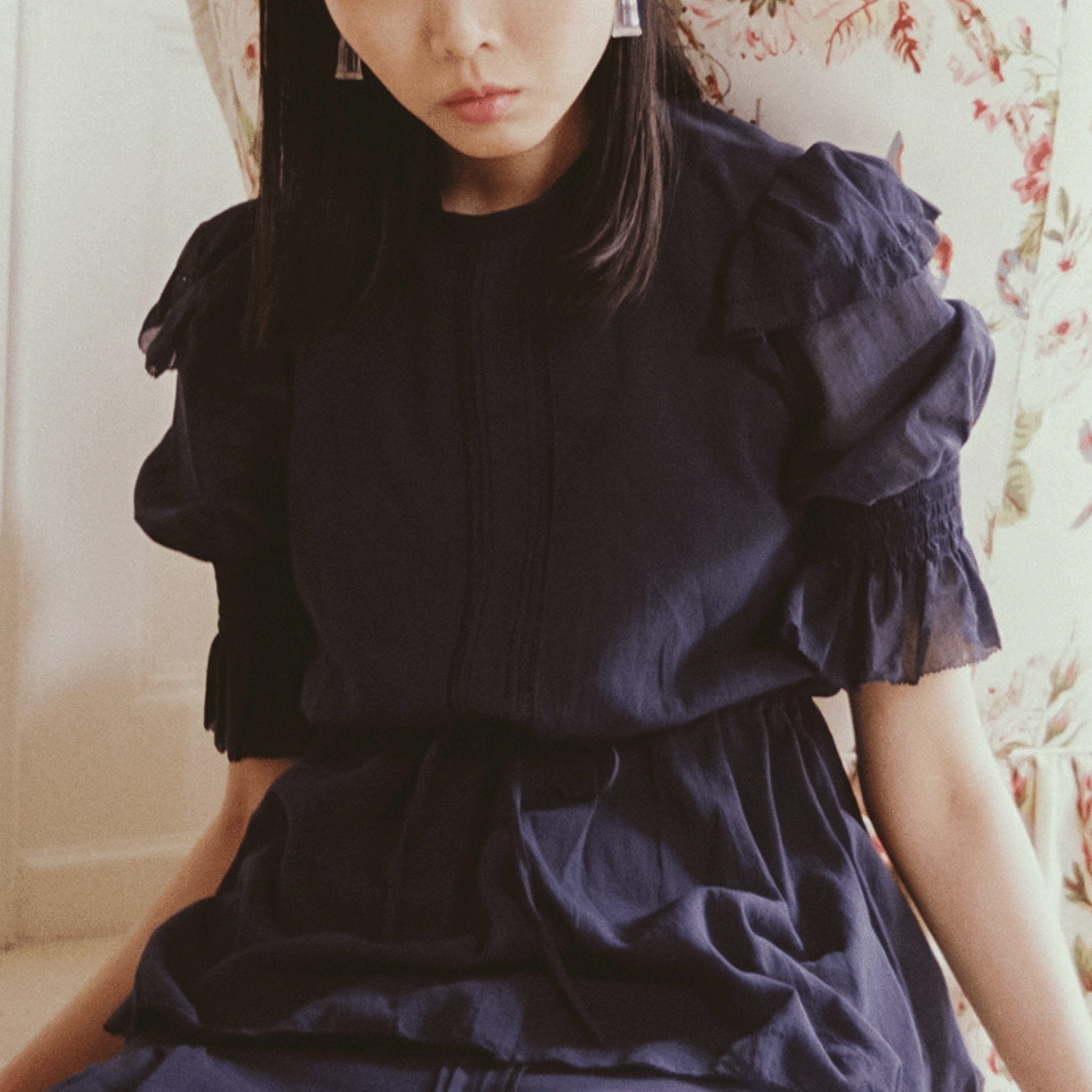 2-Way tuck frill blouse Navy