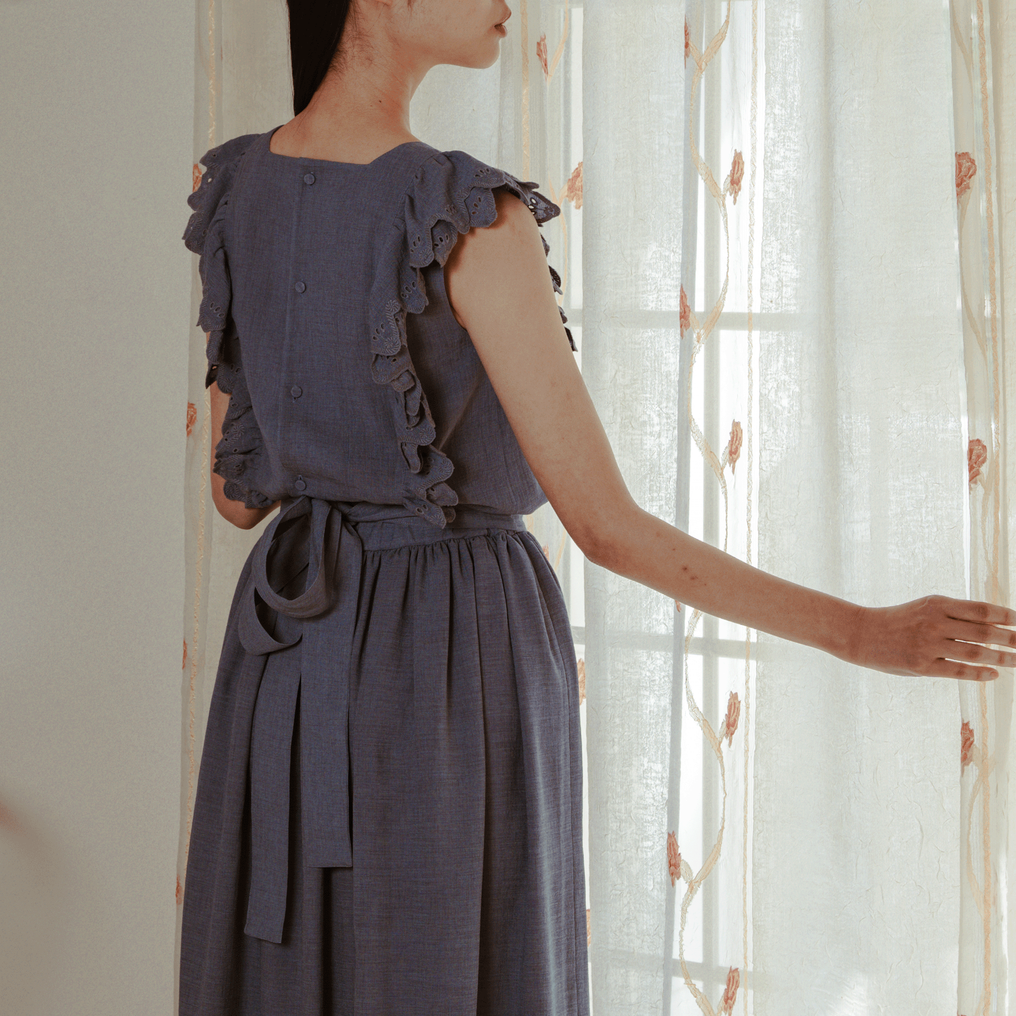 Wave eyelet embroidery frill blouse Blue