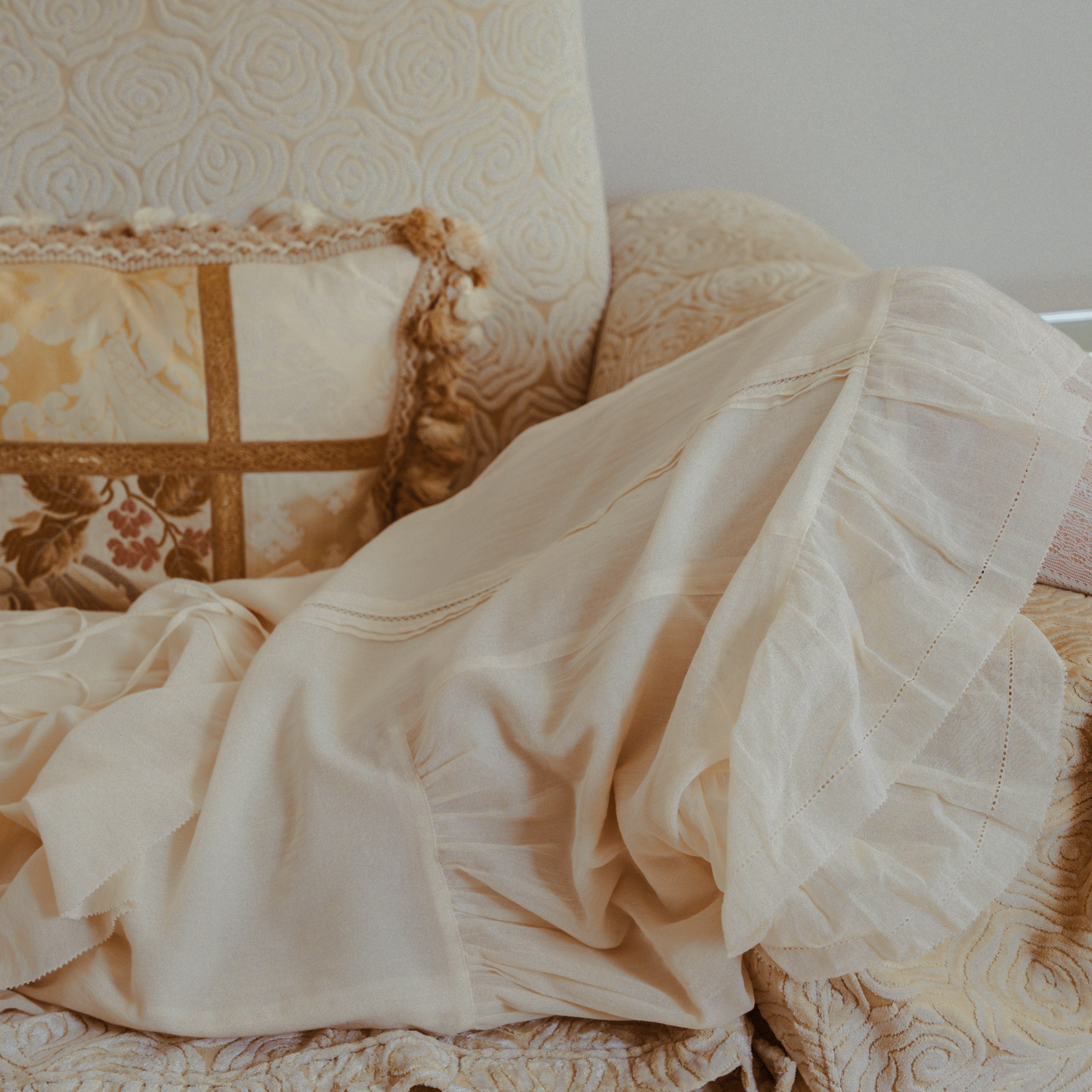 2-Way tuck frill high waist skirt White