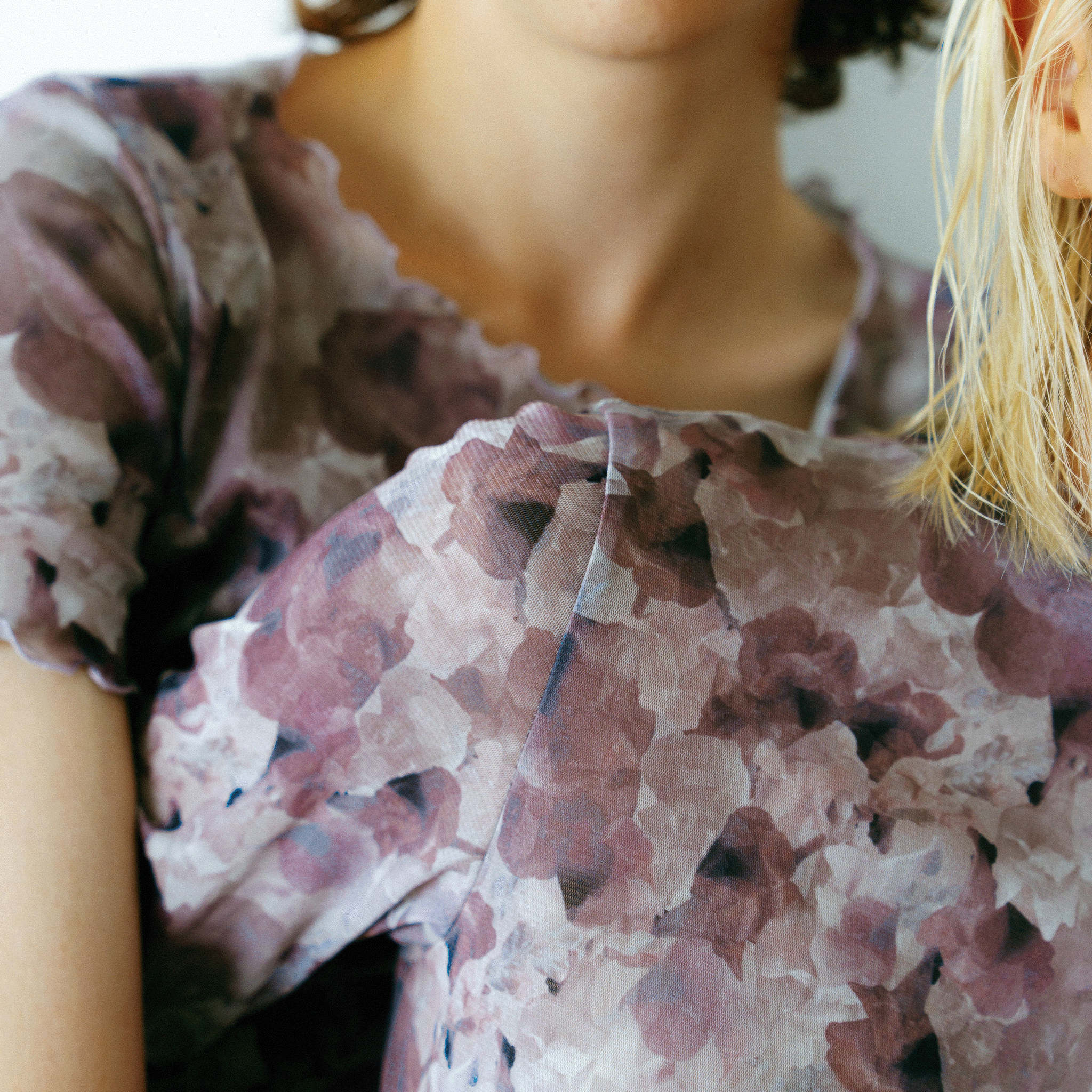 Snapdragon Floral Print Fitted Top Gray【予約販売:2026年3月~5月発送予定】