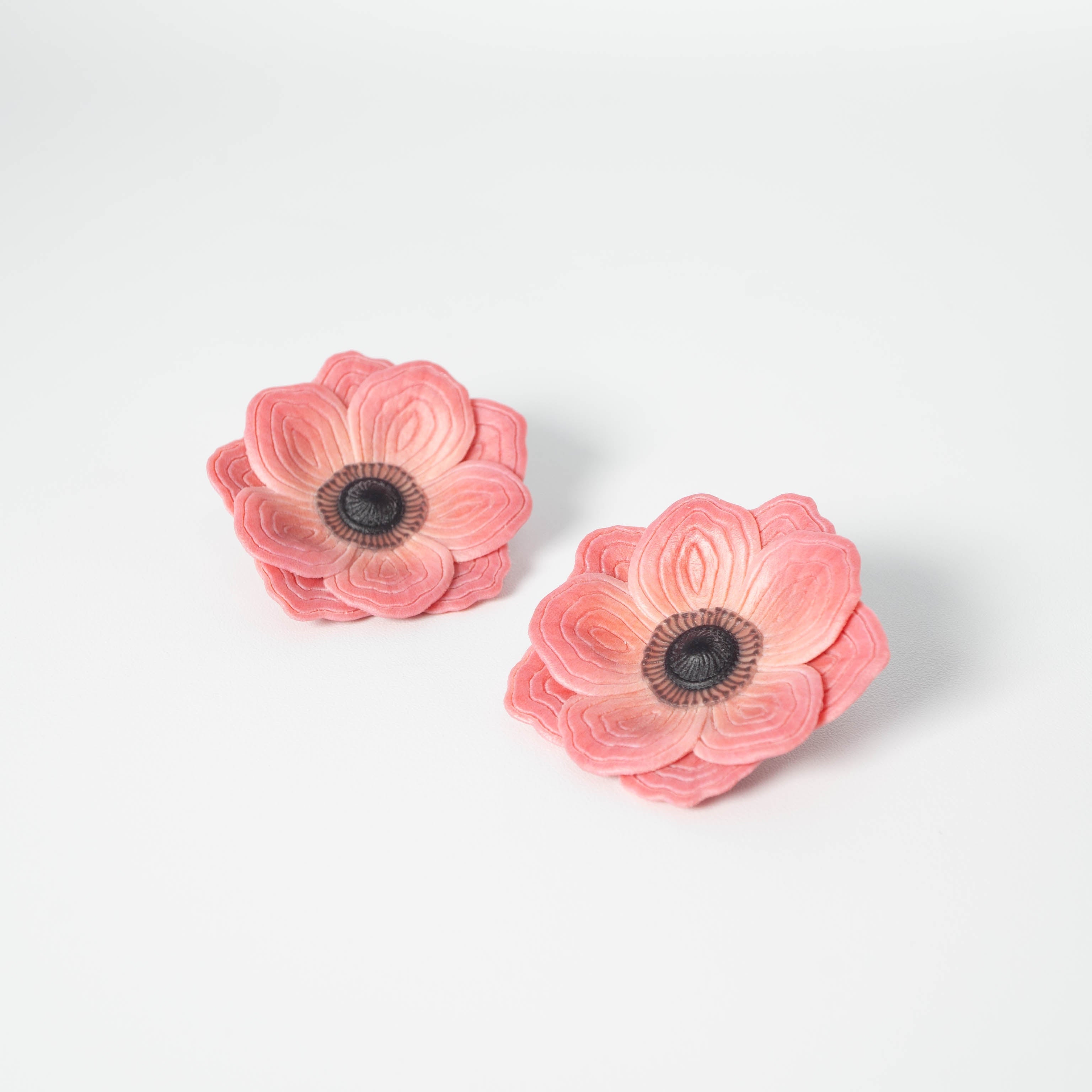 Anemone Flower Earrings - M - Pink