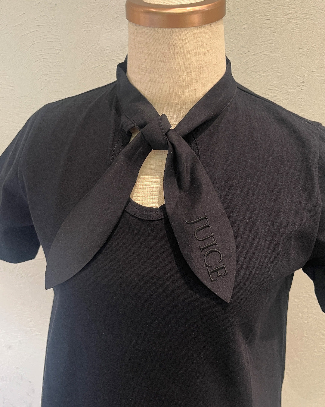 JUICE embroidery scarf T-shirt Black