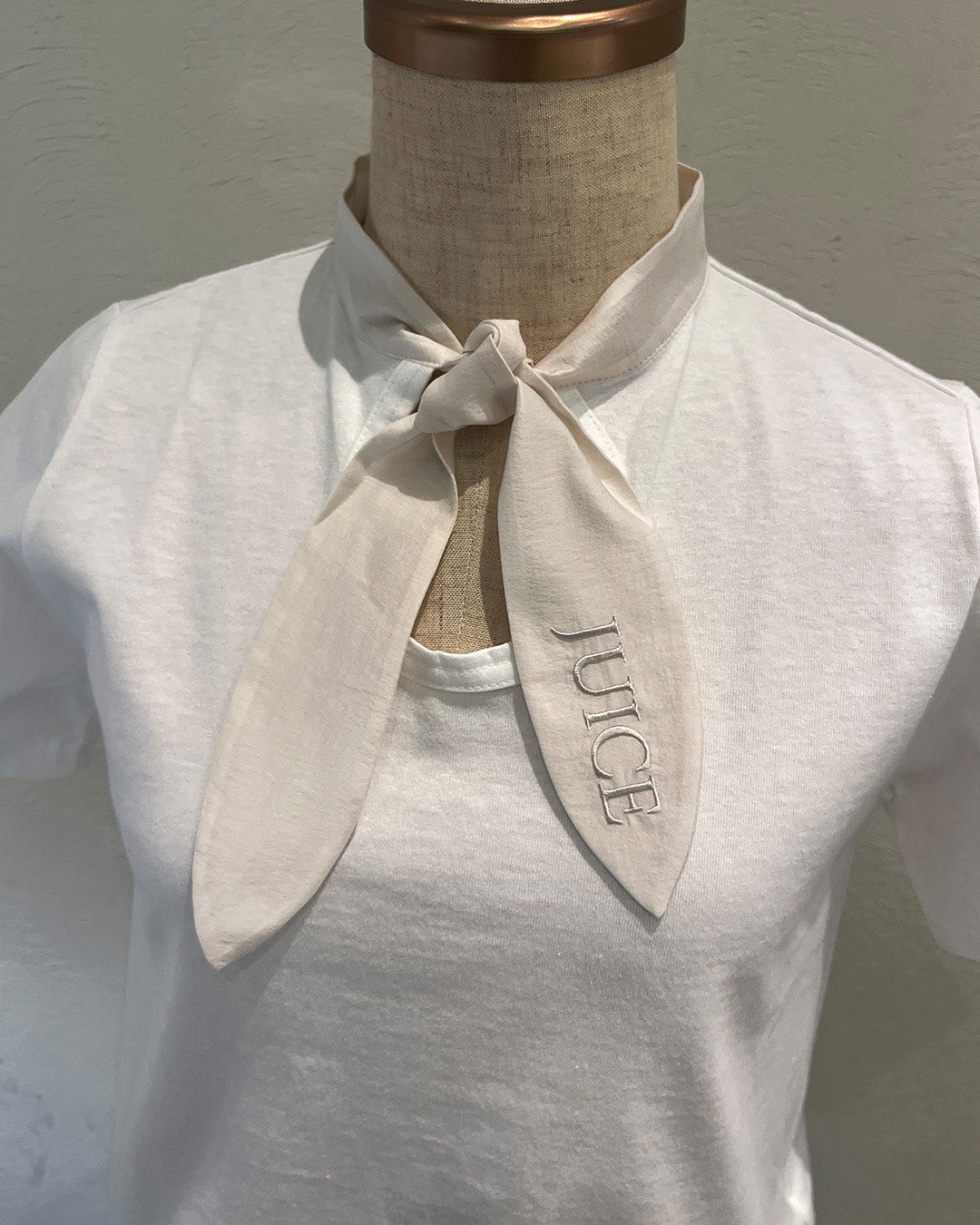 JUICE embroidery scarf T-shirt White