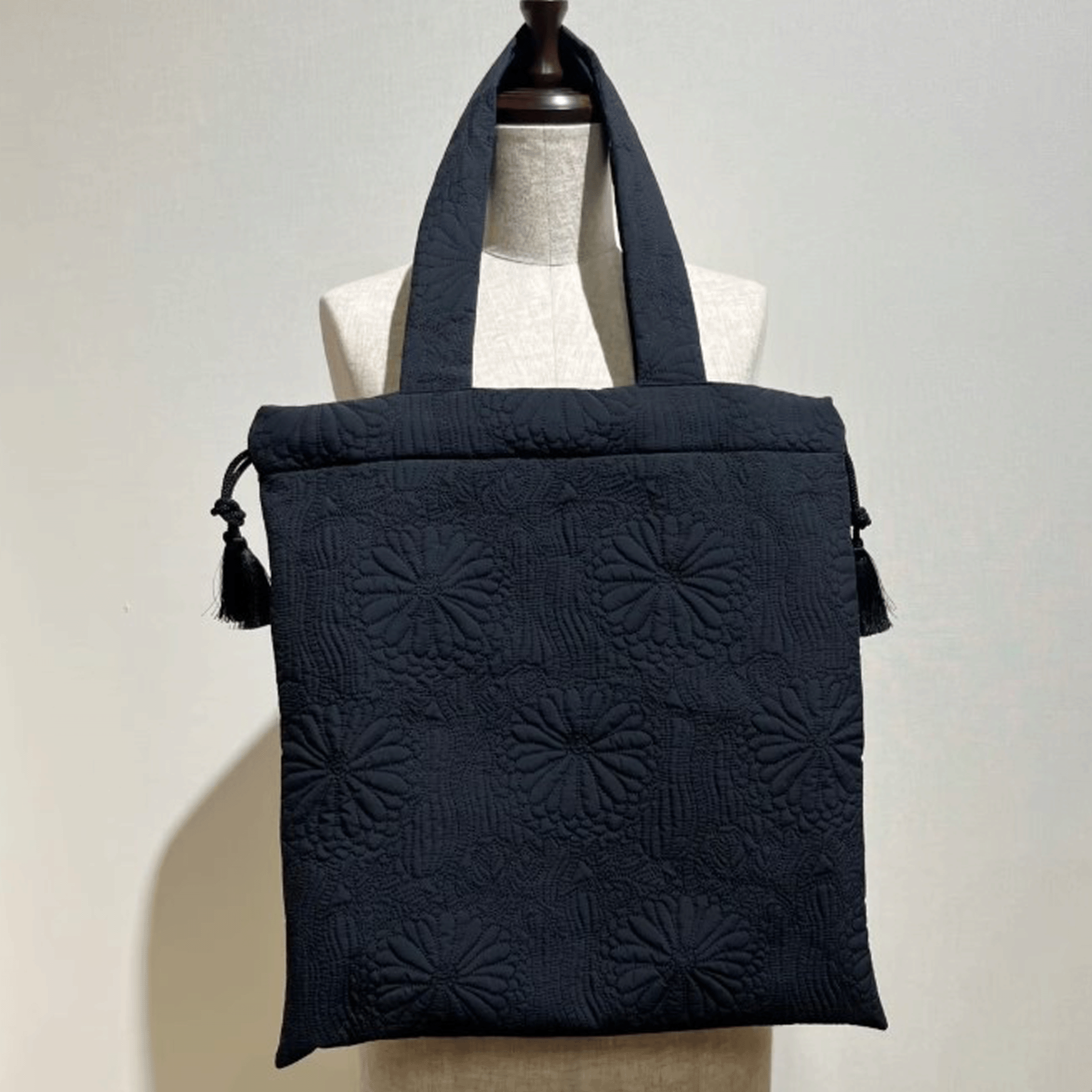 KIKU quilted tote bag Black