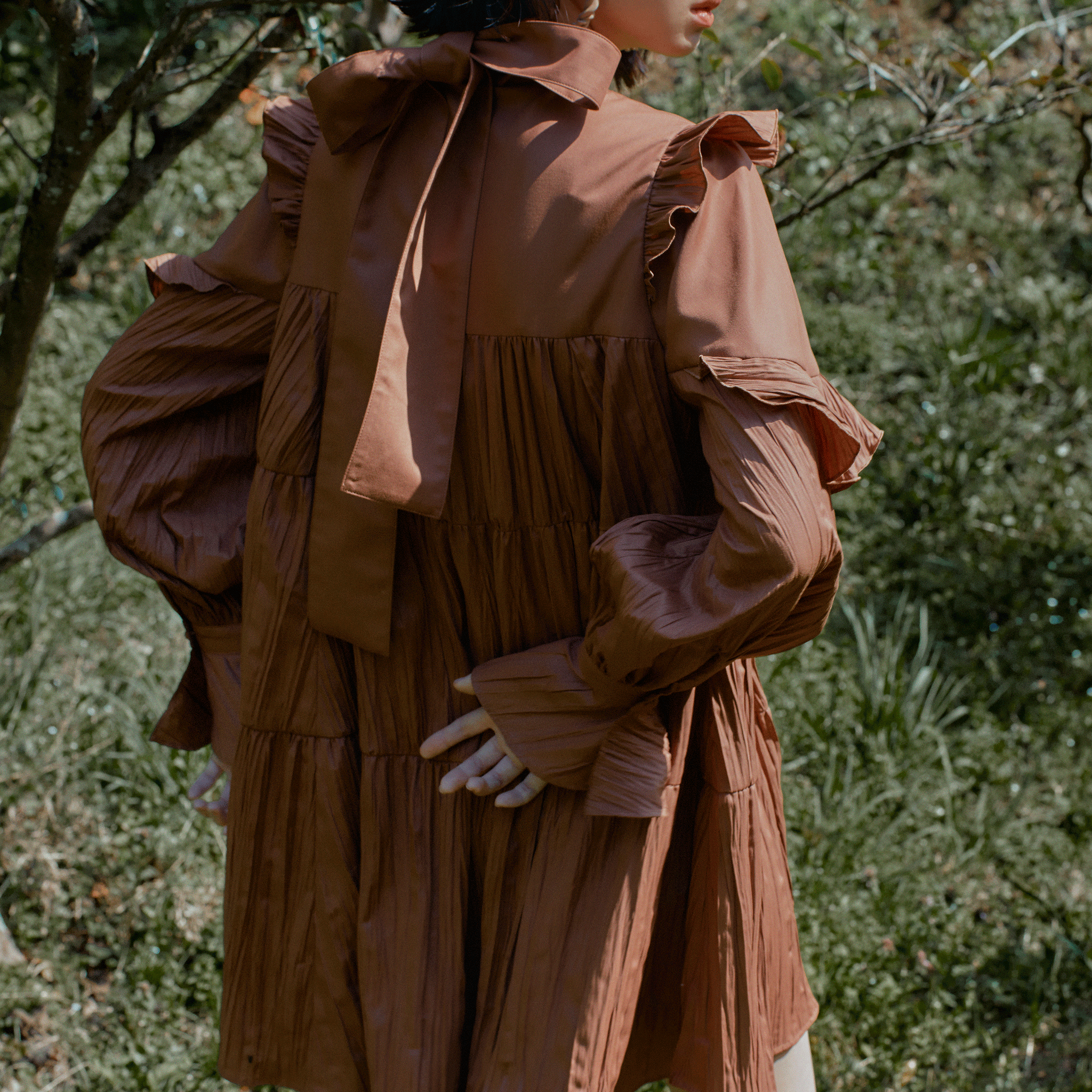 Ribbon tie crinkled mini dress Brown