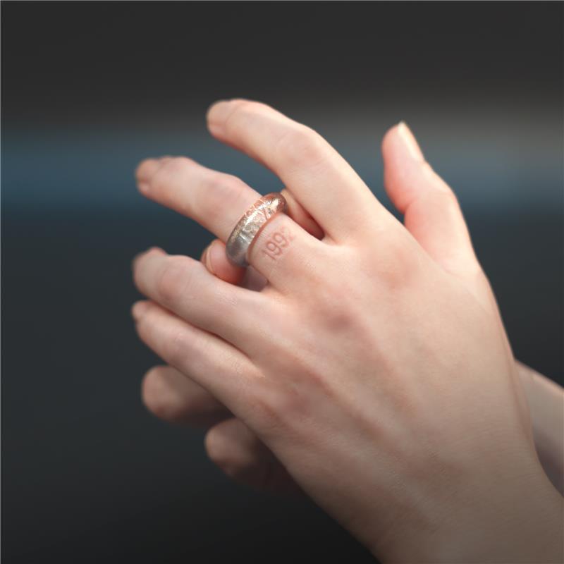 2003 RING Clear Gloss Gold Glitter