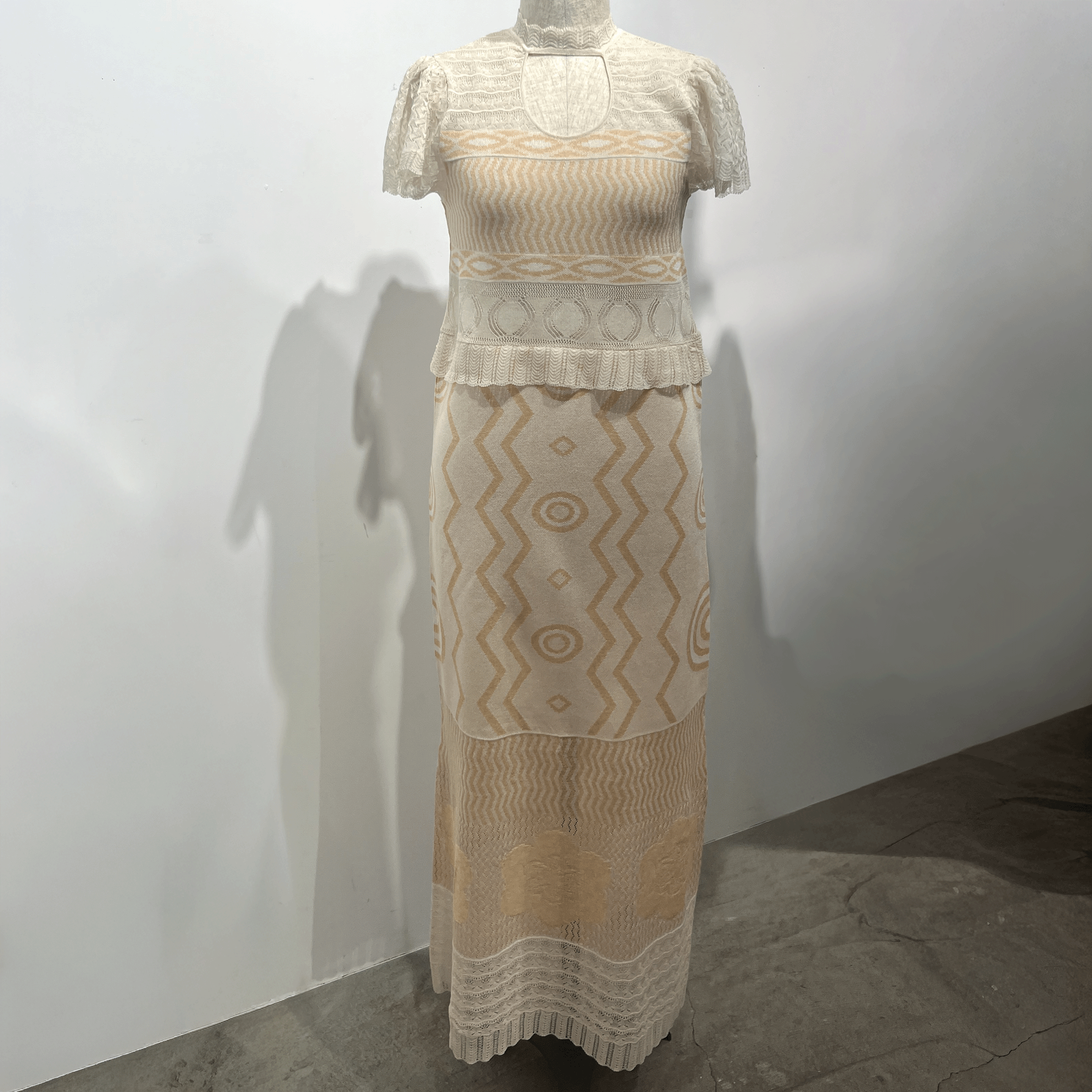 Wave-pattern lamé knitted dress White【4月発売予定】