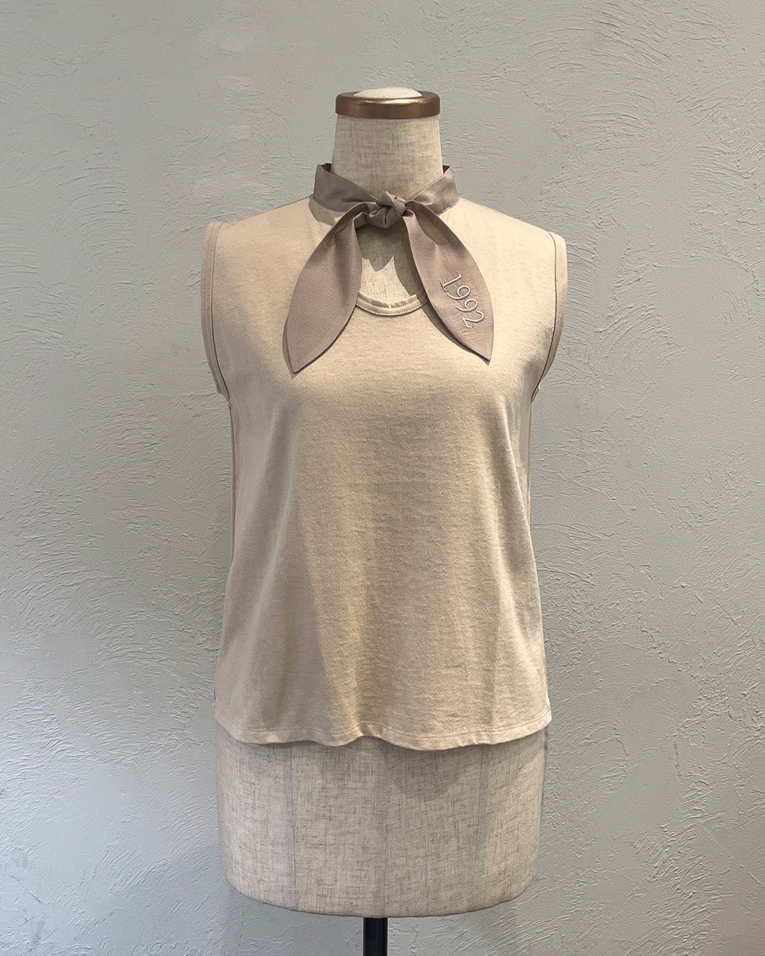 1992 embroidery scarf tank top Beige