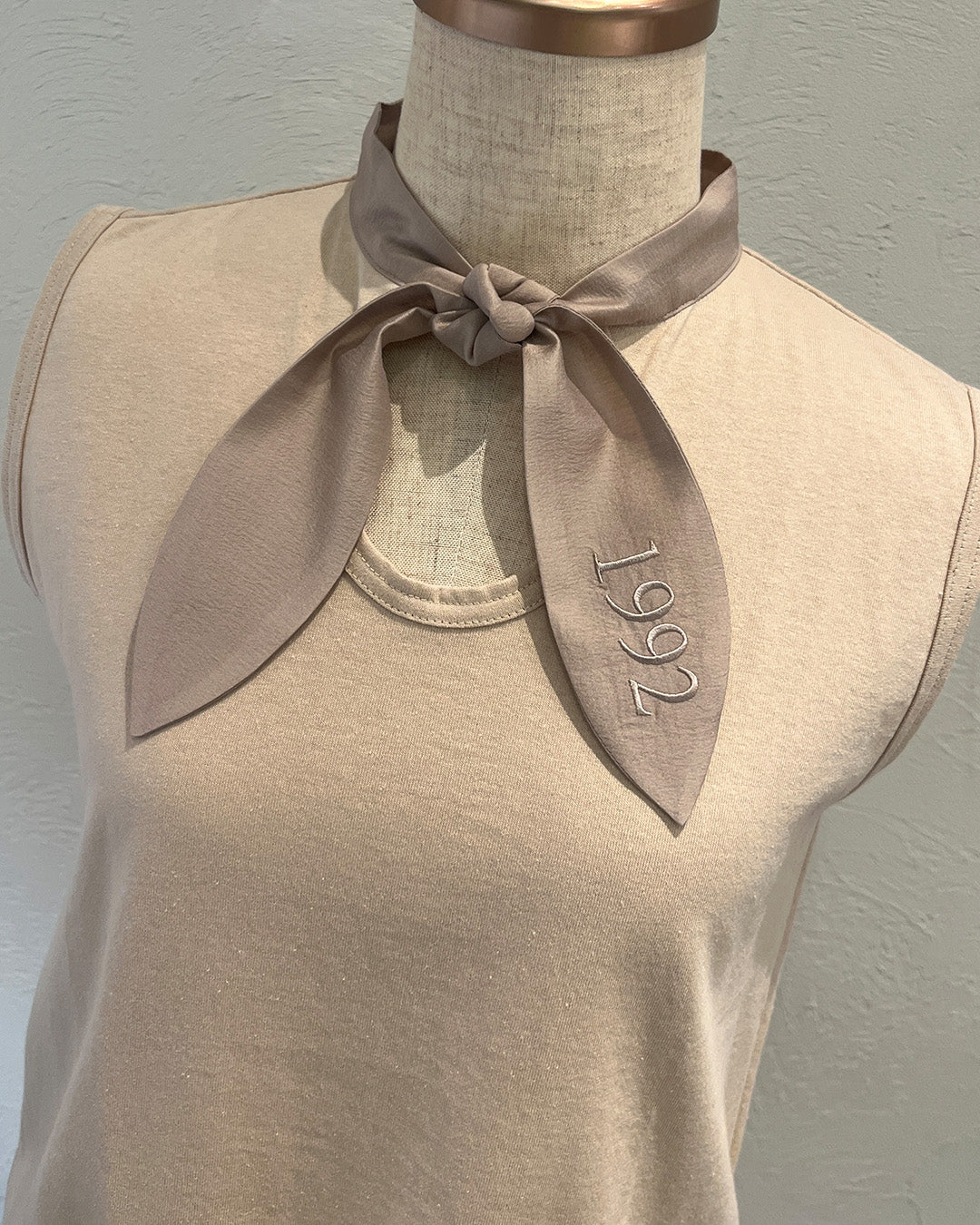 1992 embroidery scarf tank top Beige