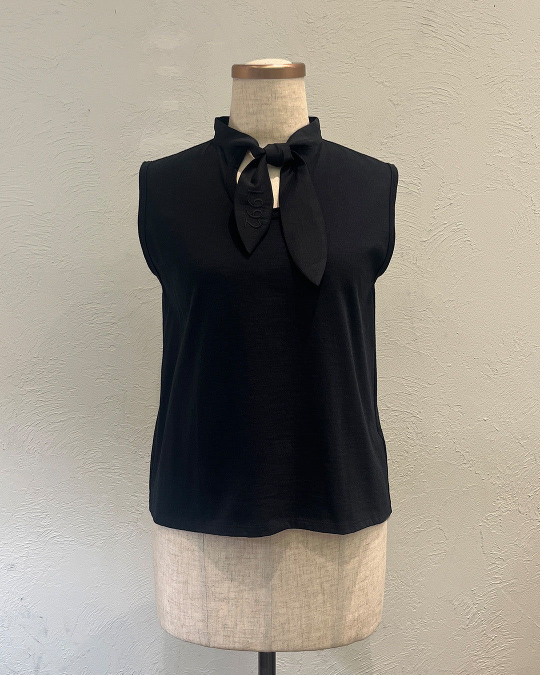 1992 embroidery scarf tank top Black