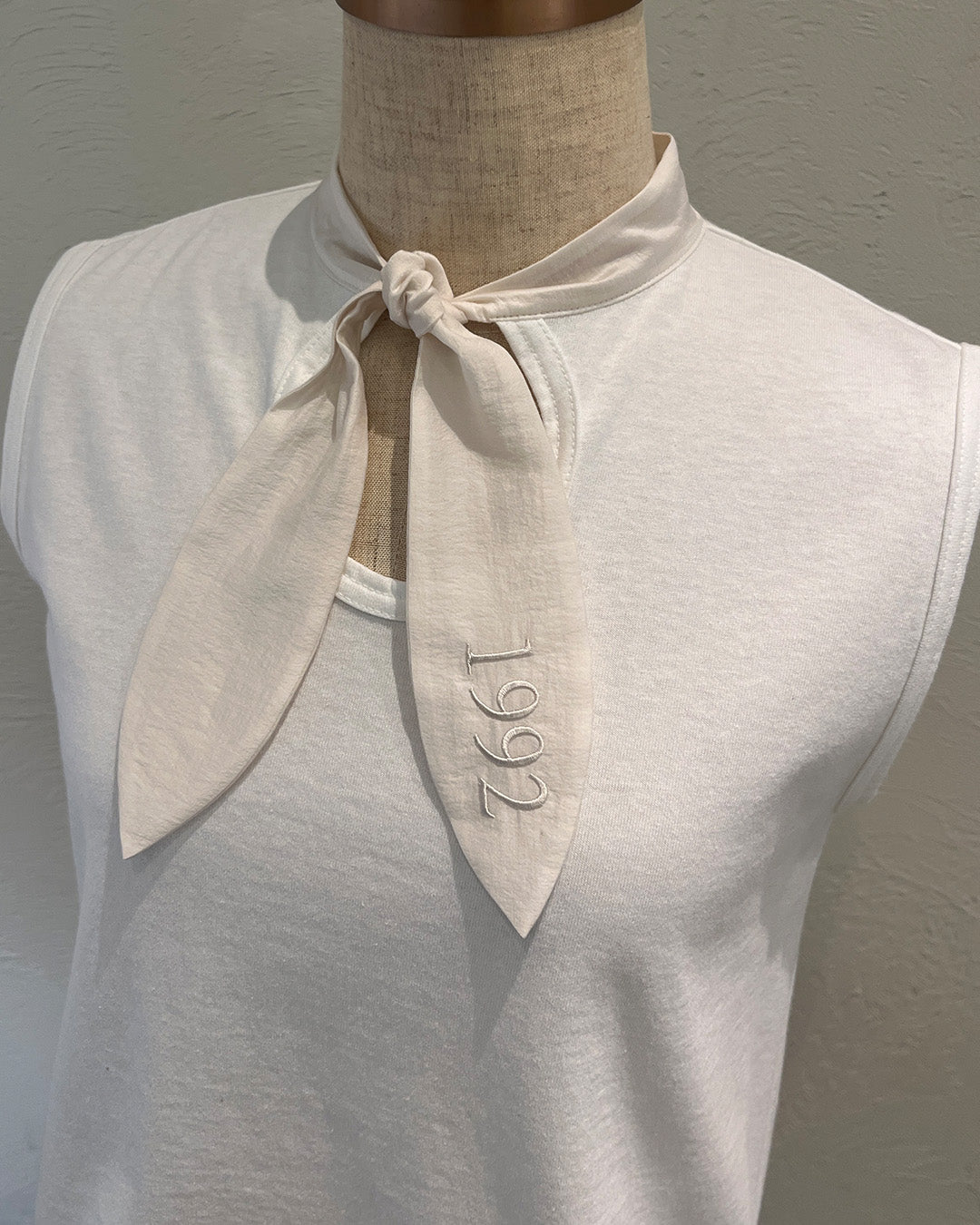 1992 embroidery scarf tank top White