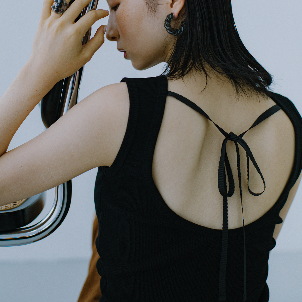 BACK OPEN RIBBON TANK TOP Black