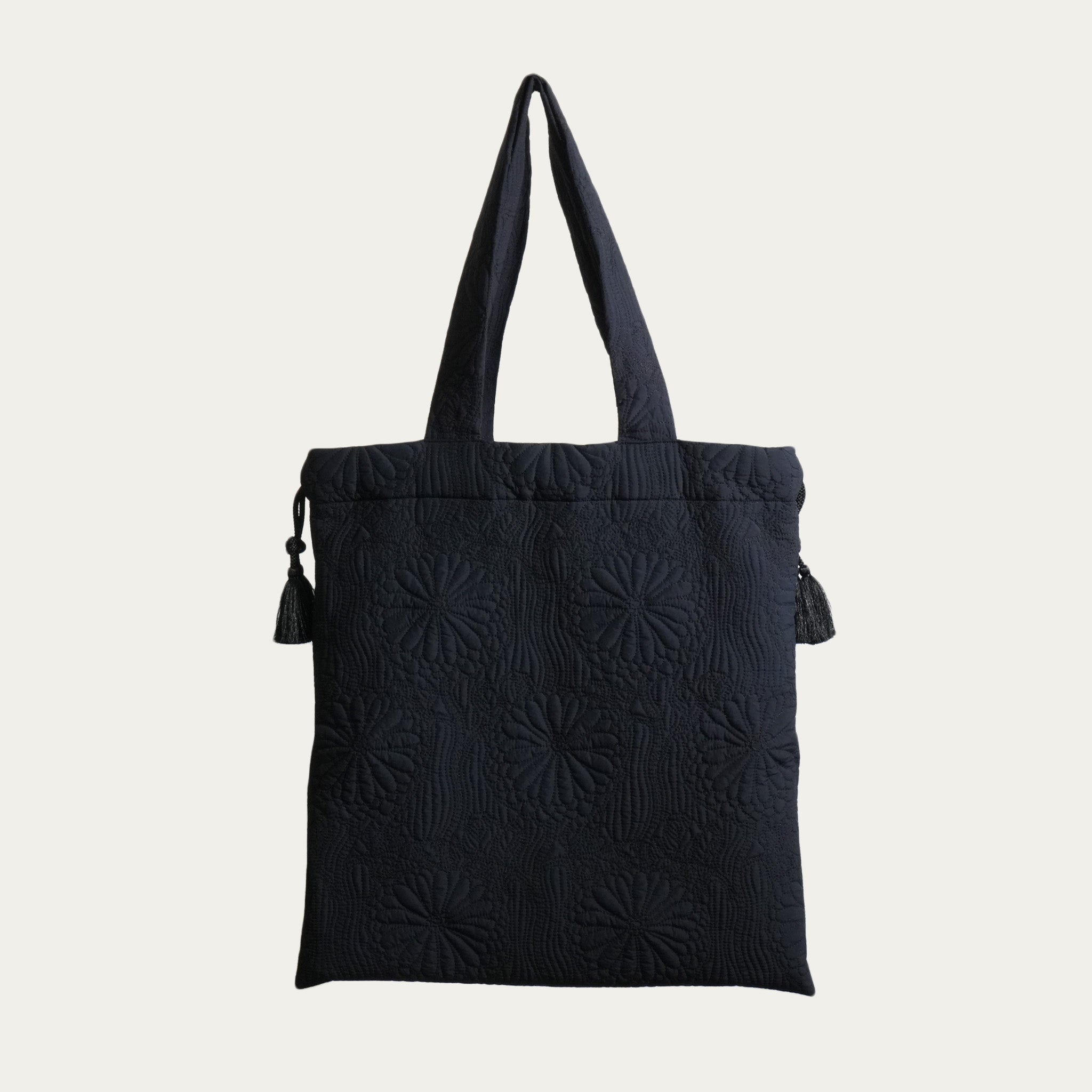 KIKU quilted tote bag Black
