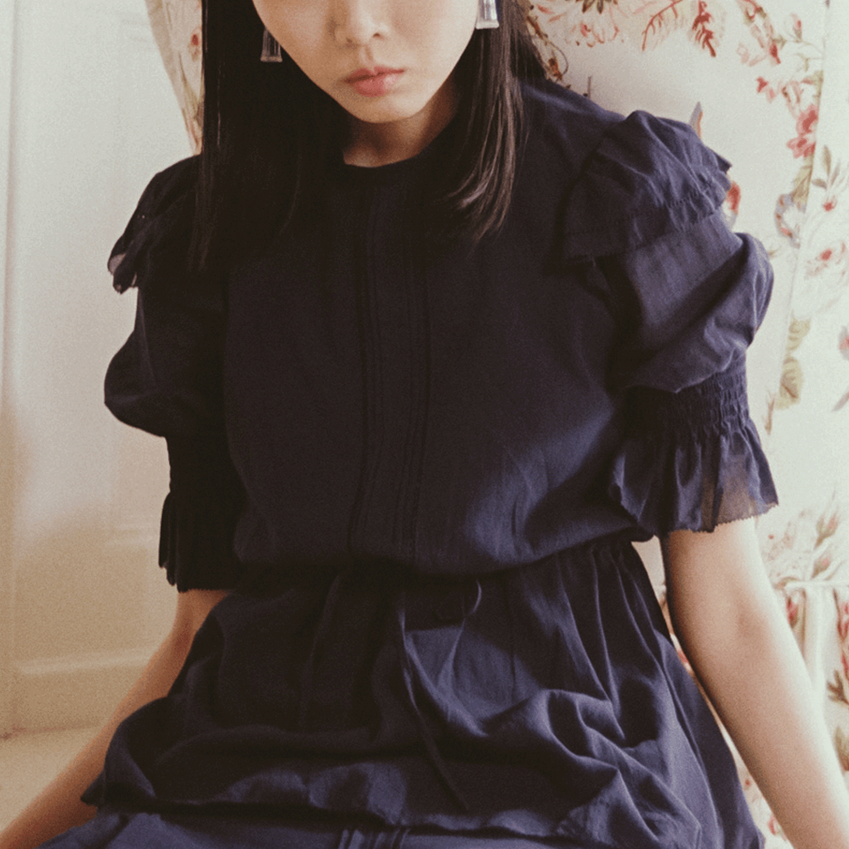 2-Way tuck frill blouse Navy