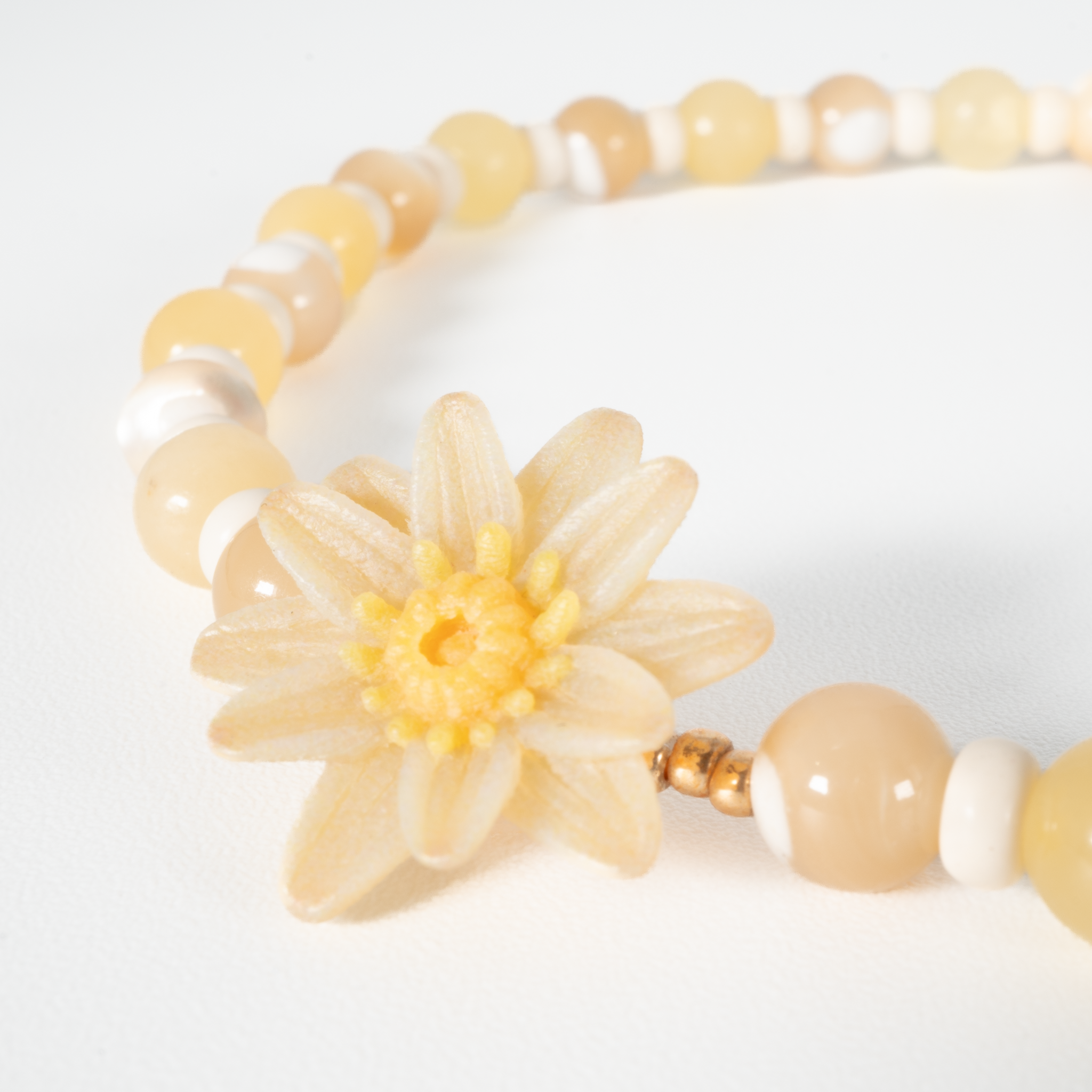 Water lily choker