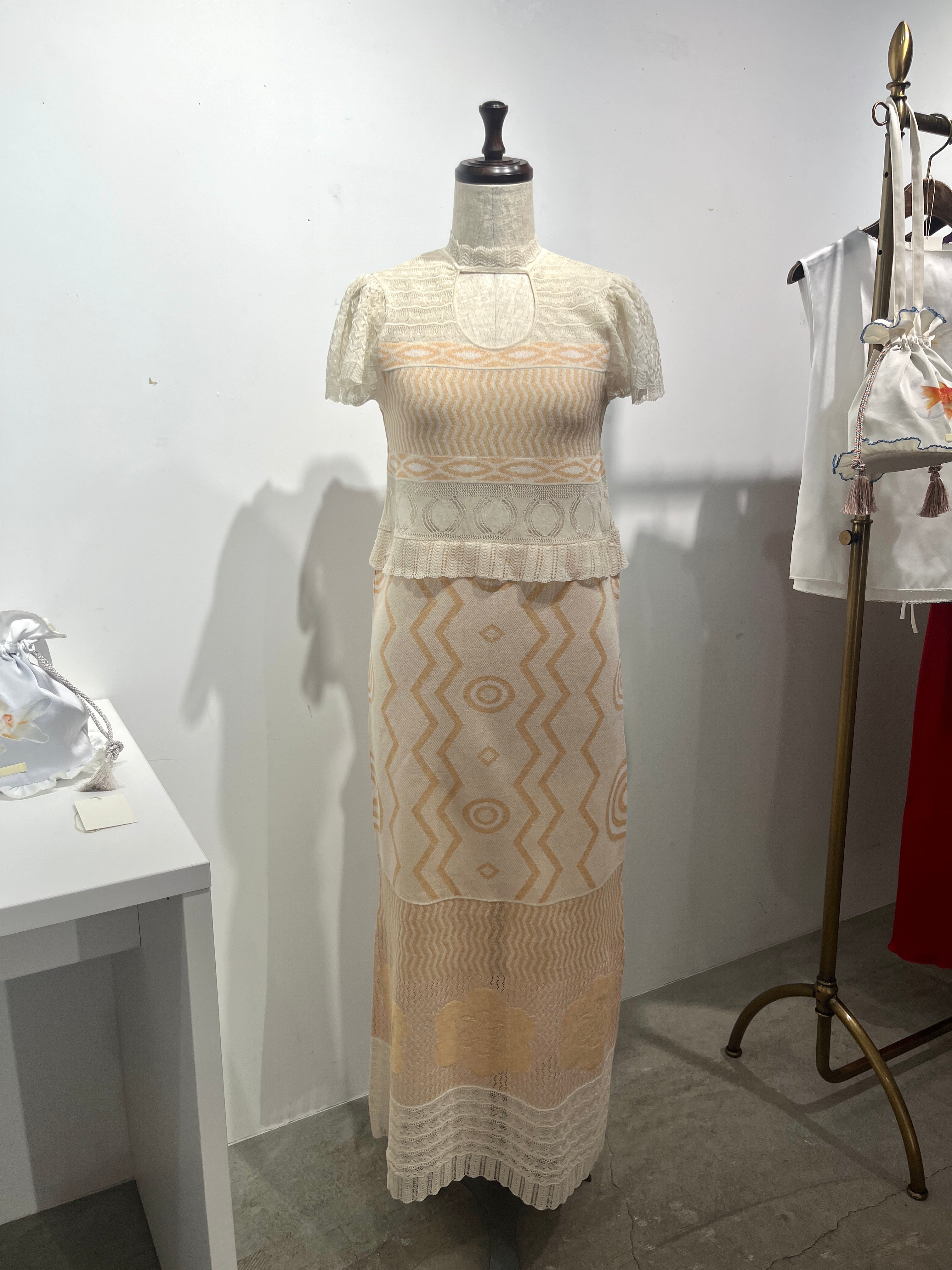 Wave-pattern lamé knitted dress White【予約販売：2026年3月～5月発送予定】