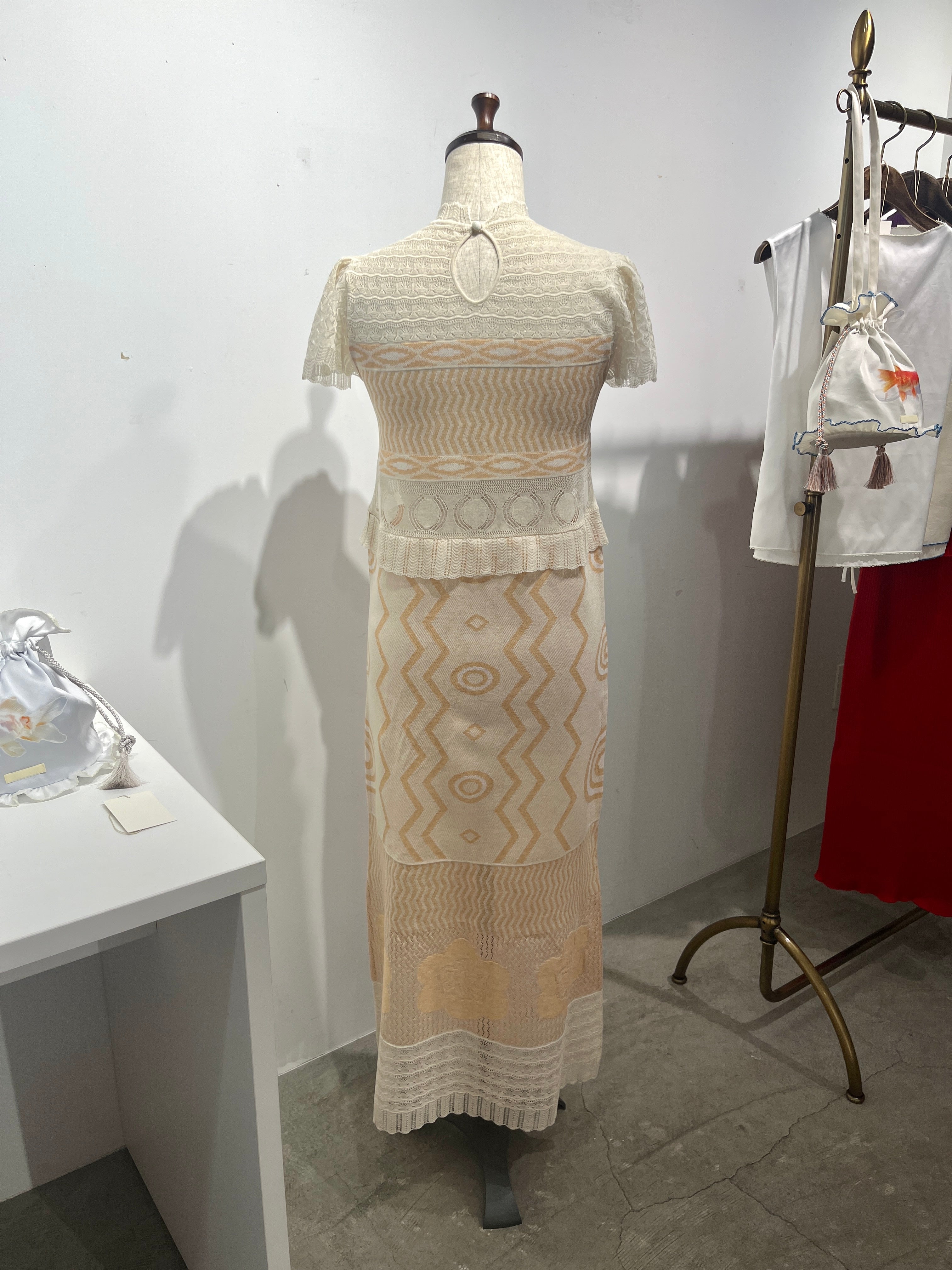 Wave-pattern lamé knitted dress White【予約販売：2026年3月～5月発送予定】
