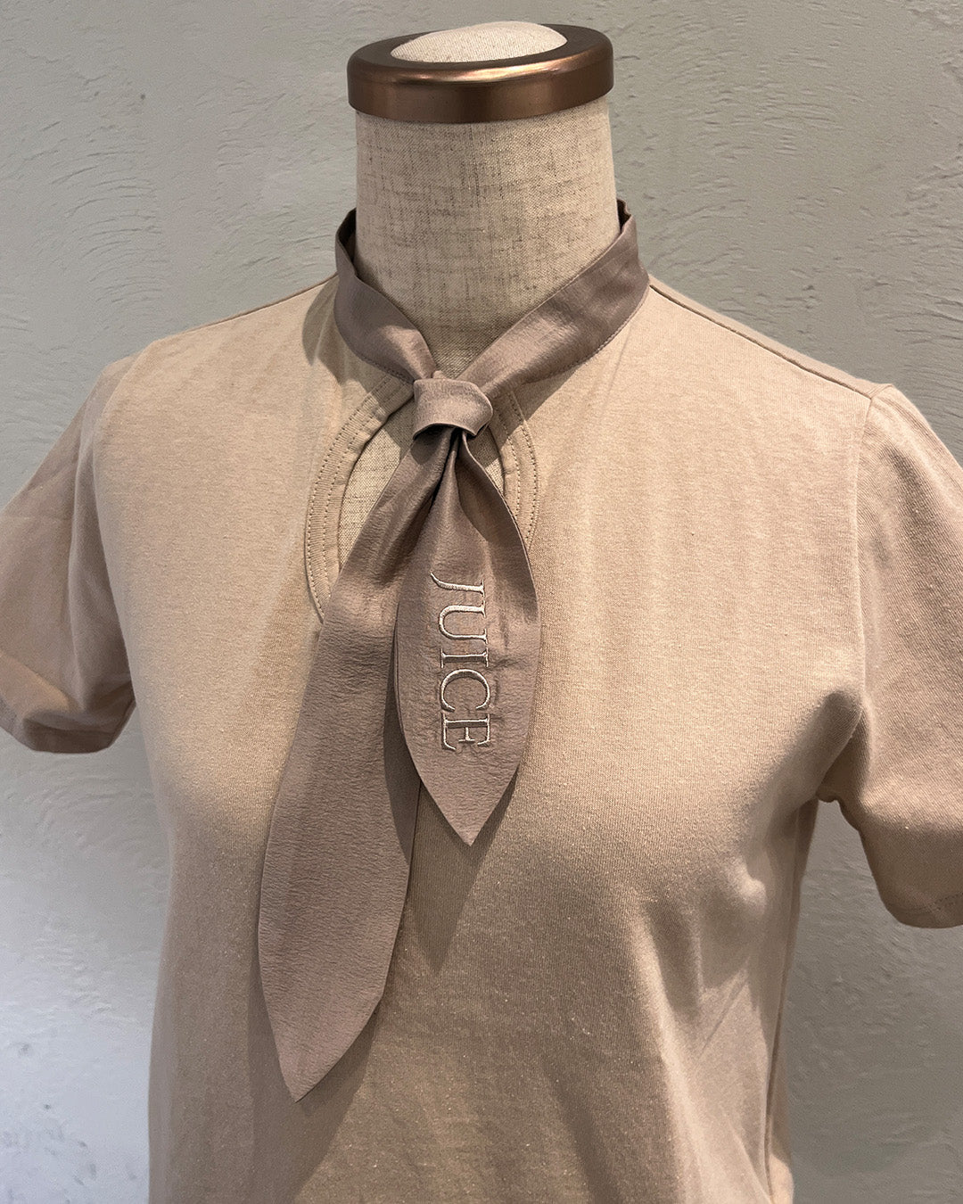 JUICE embroidery scarf T-shirt Beige