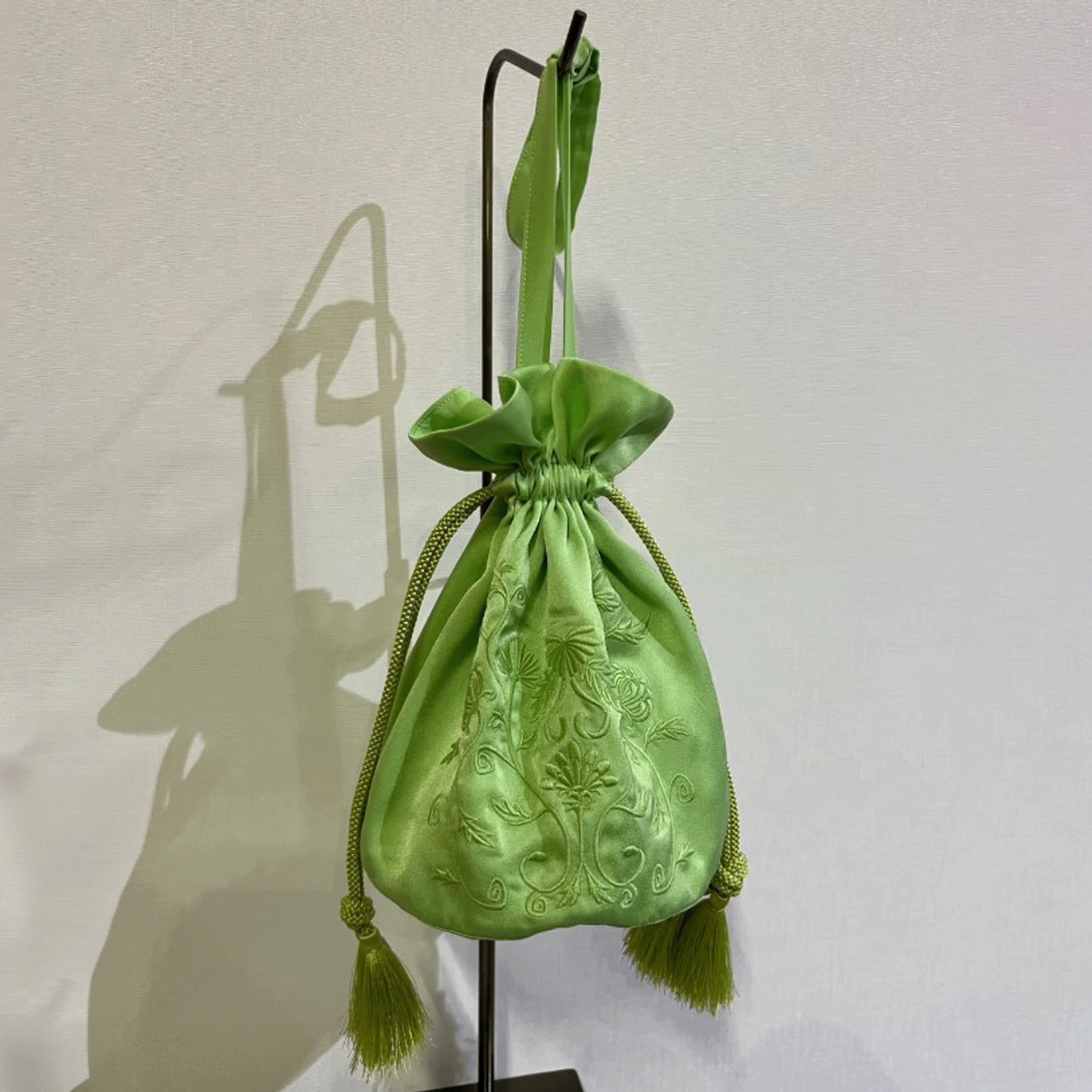 KIKU embroidered drawstring bag