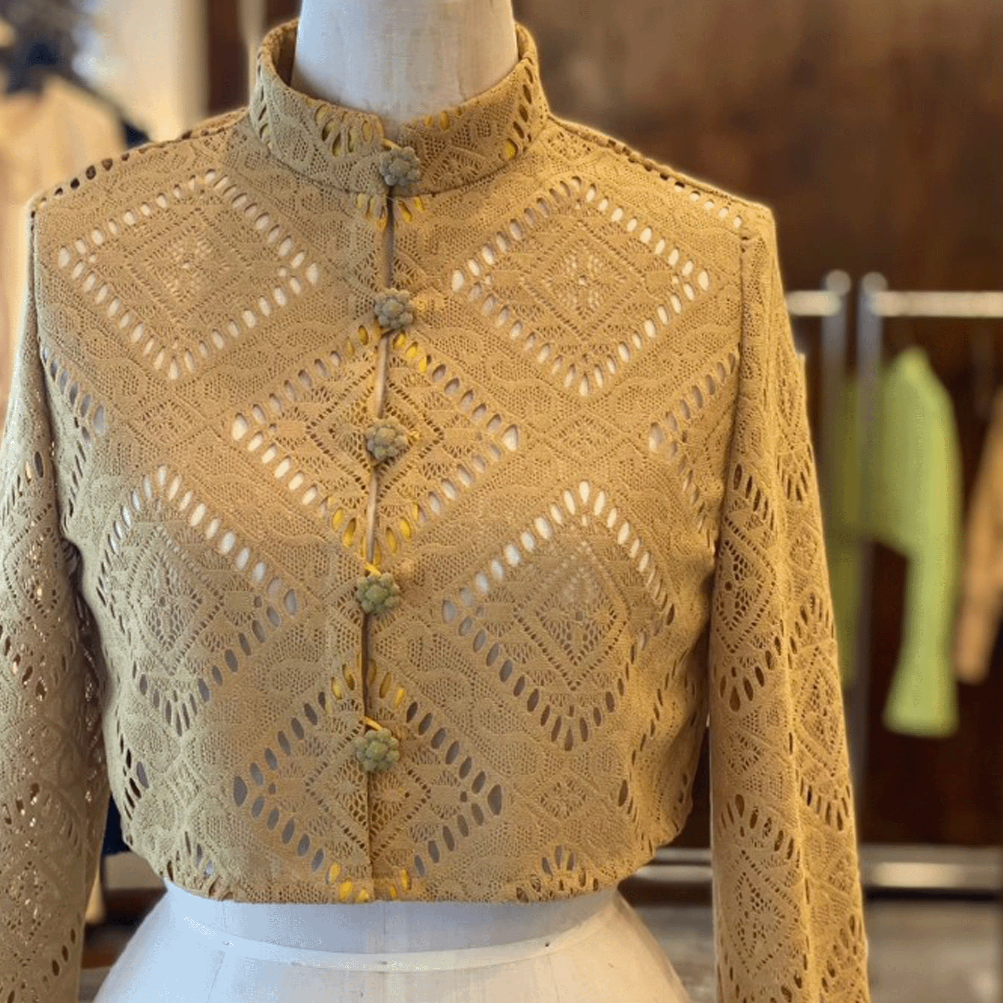 KIKU button lace blouse