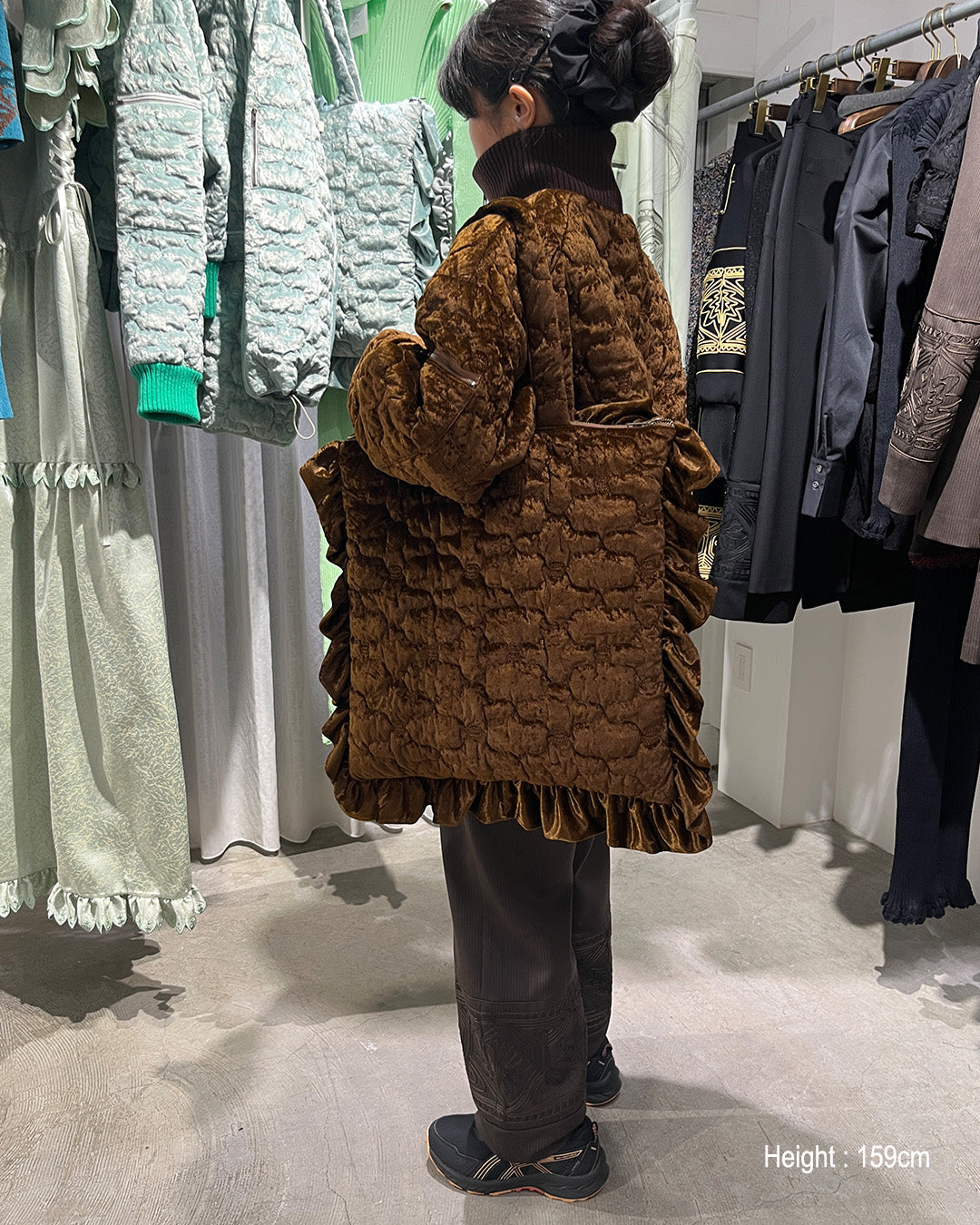 Sazanka quilted velour pillow bag Chocolate【予約販売：2026年9月～10月発送予定】