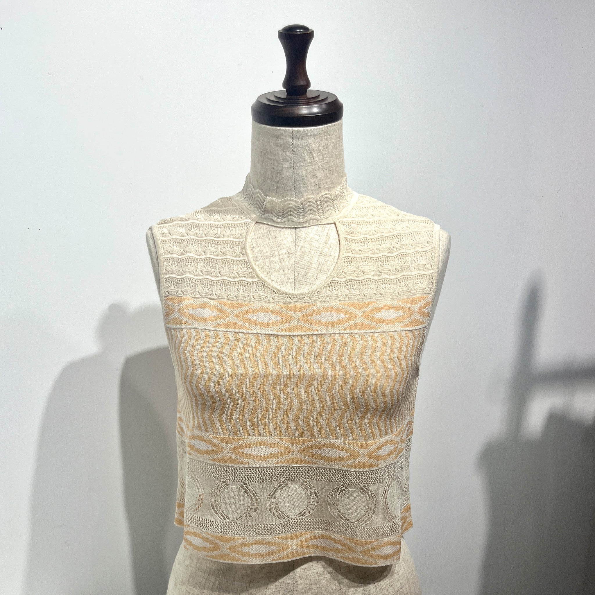 Wave-pattern lamé knitted top White【予約販売：2026年3月～5月発送予定】