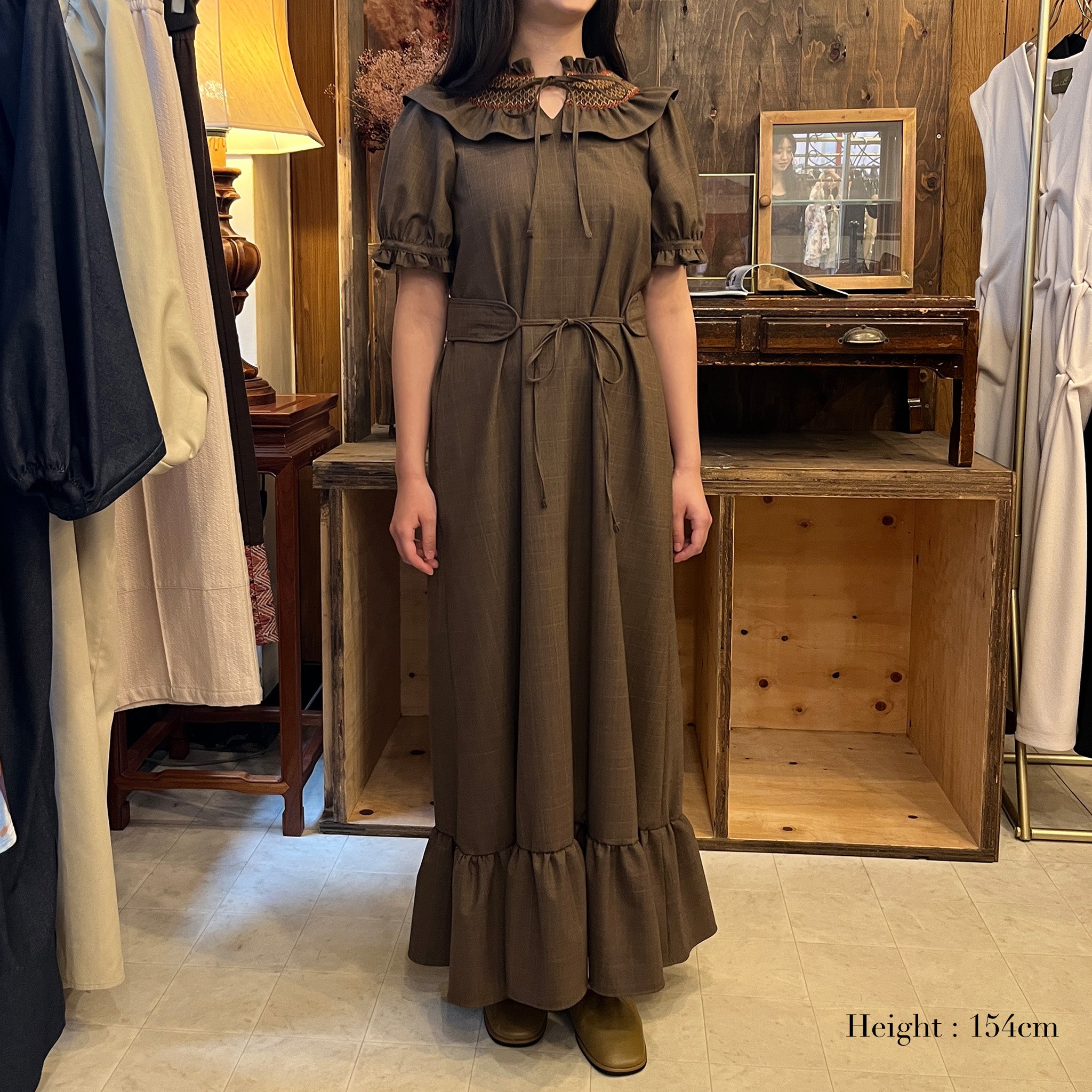 Wrinkle free smocking long dress Brown