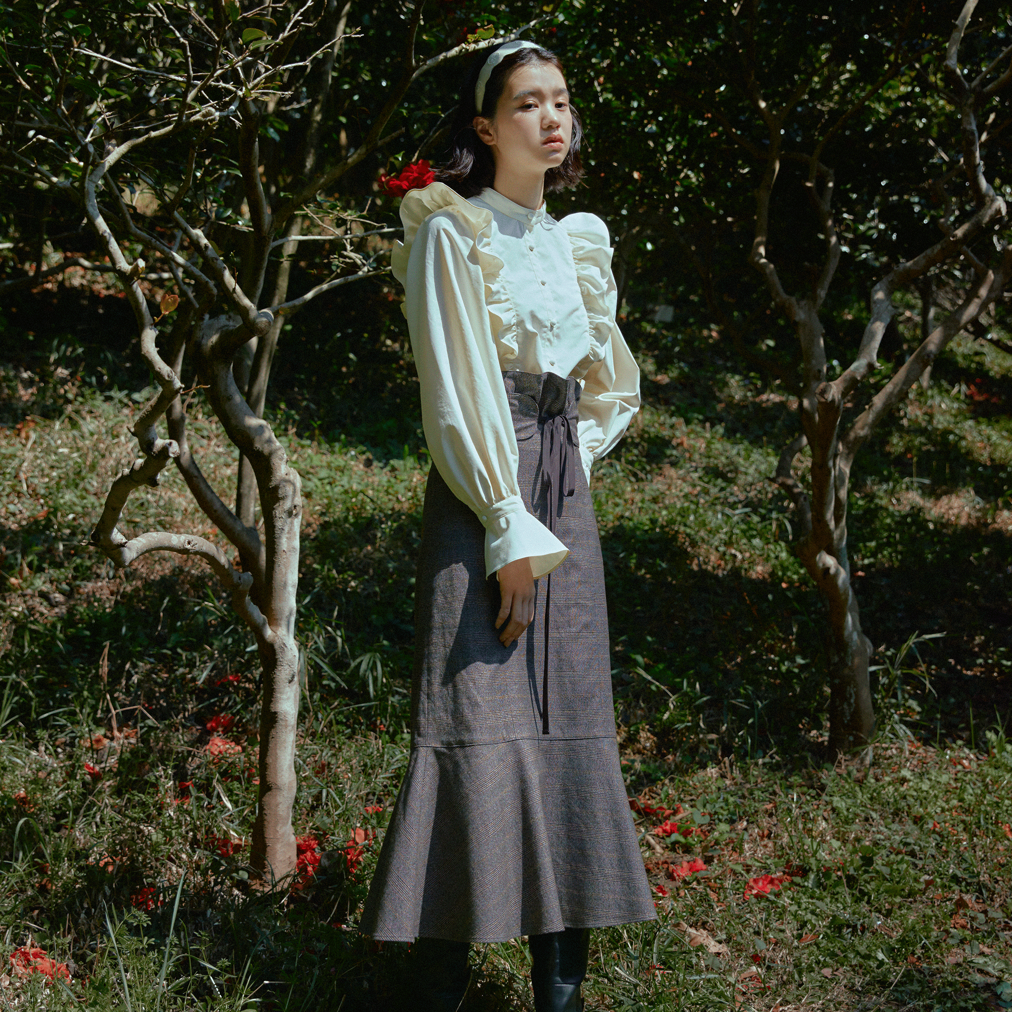 Natural-die big raffle blouse
