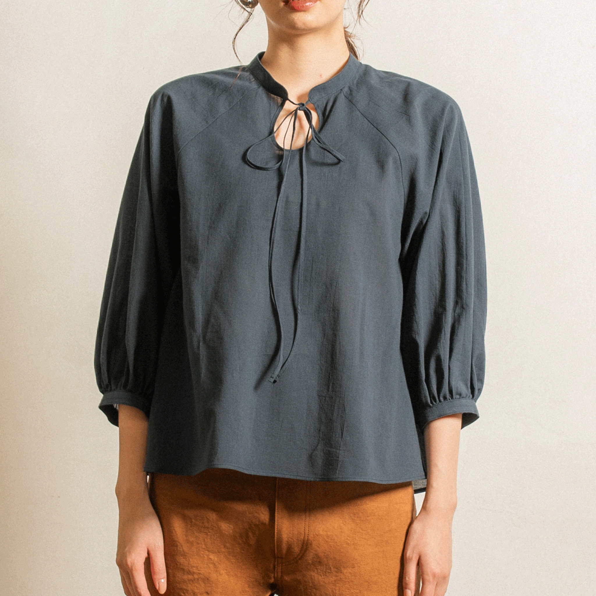 Organic cotton ribbon collar pull over