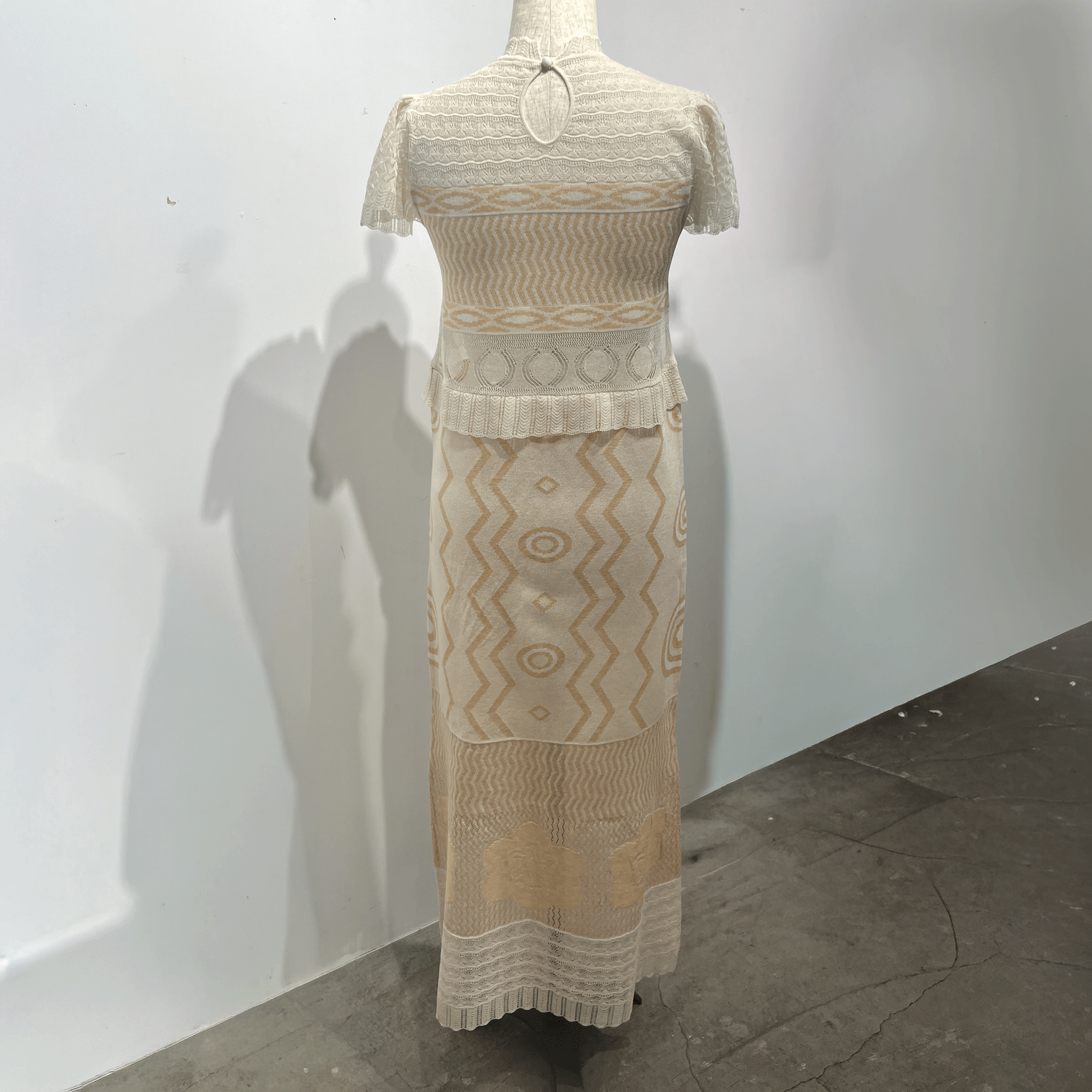 Wave-pattern lamé knitted dress White【4月発売予定】