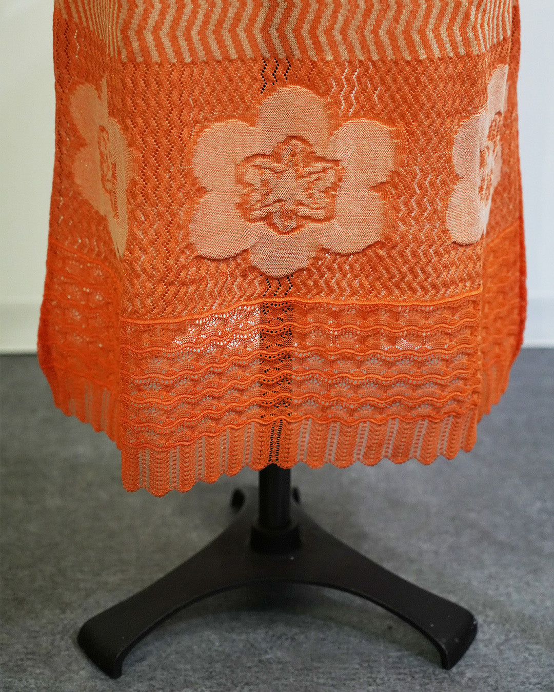 Wave-pattern lamé knitted dress Orange
