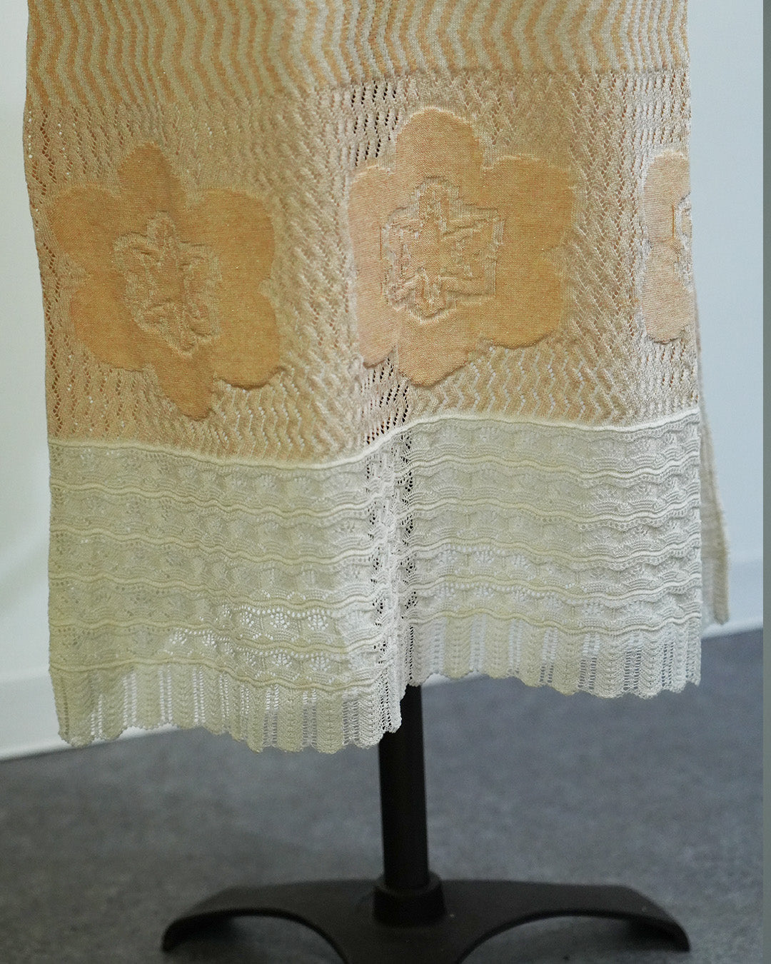 Wave-pattern lamé knitted dress White